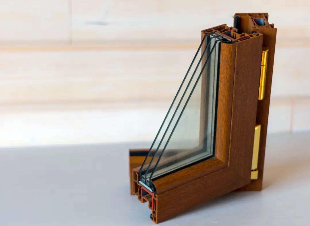 Installation de fenêtre en bois sur mesure Échillais